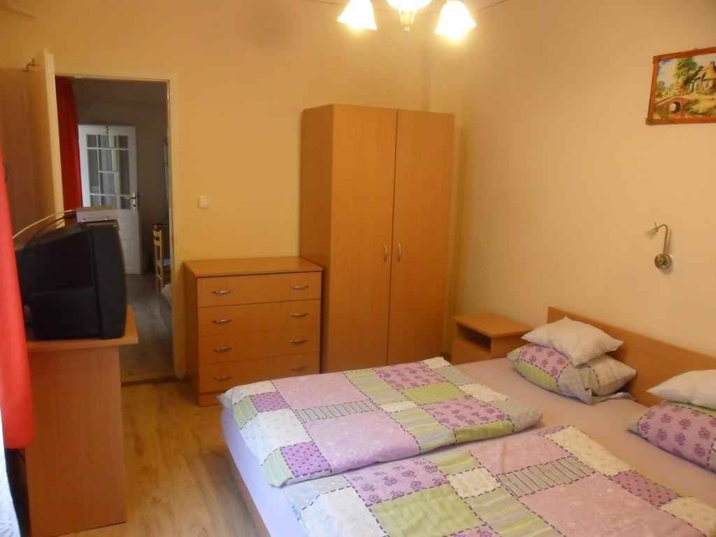 Pallosi Haz "A" Sarvar Ruang foto