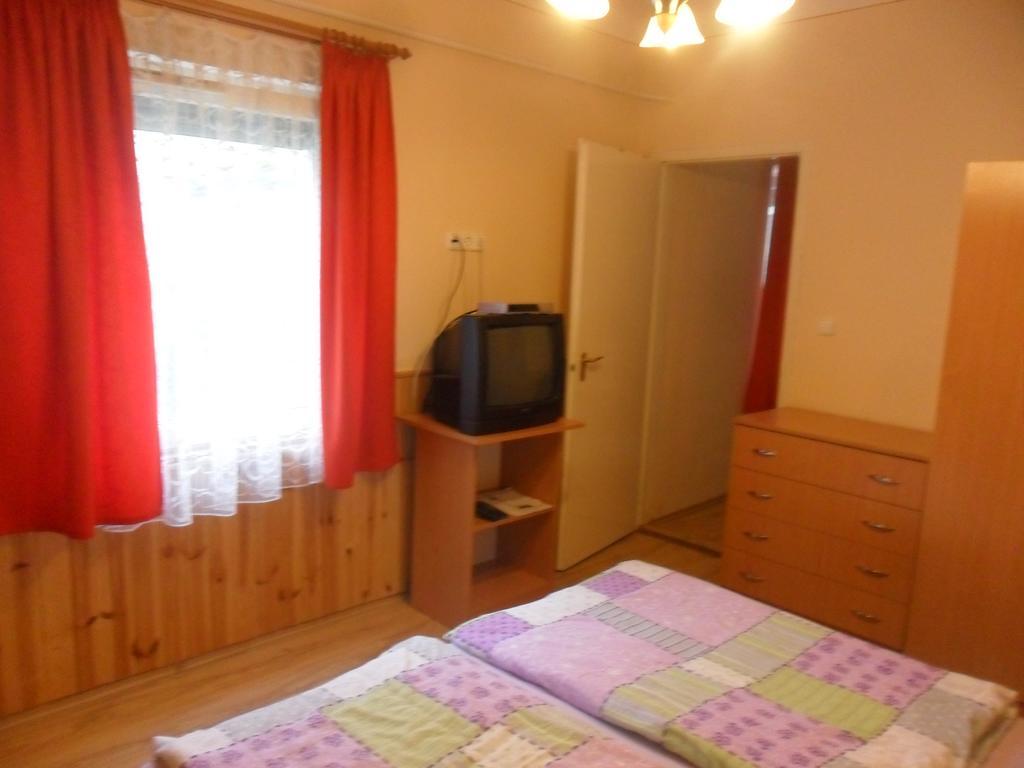 Pallosi Haz "A" Sarvar Ruang foto