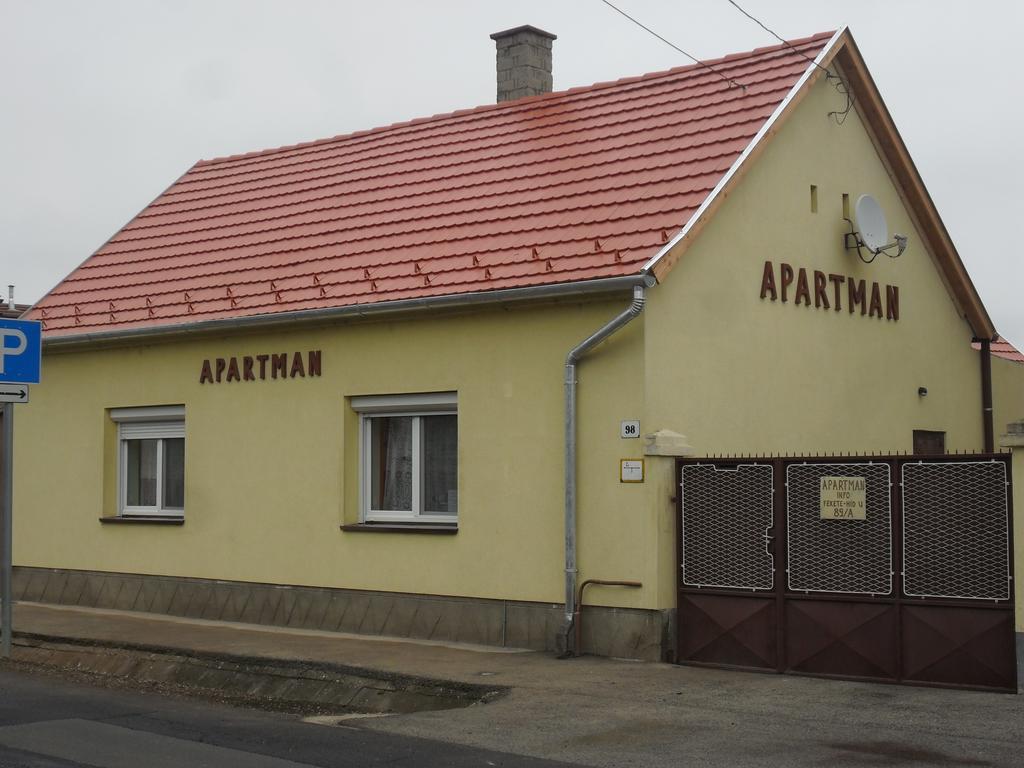 Pallosi Haz "A" Sarvar Ruang foto