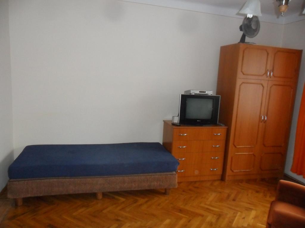 Pallosi Haz "A" Sarvar Bagian luar foto