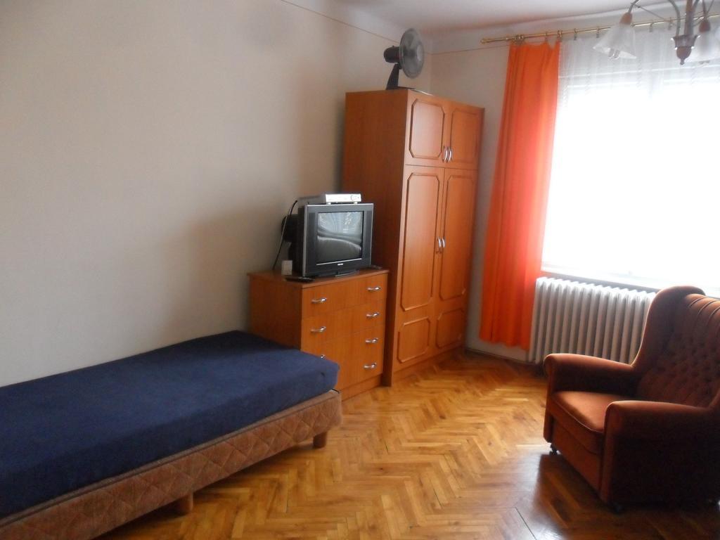 Pallosi Haz "A" Sarvar Bagian luar foto