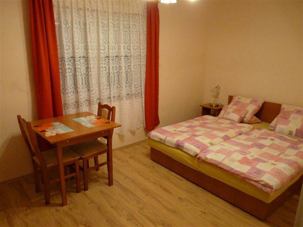 Pallosi Haz "A" Sarvar Bagian luar foto